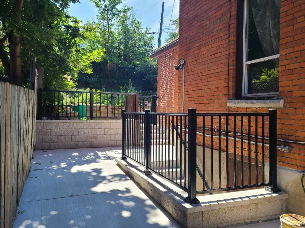 Side yard patio with aluminum railing